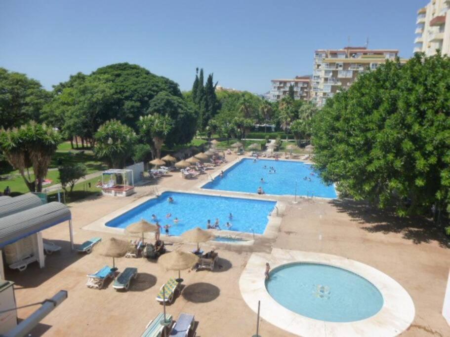 Apt Con Espectacular Vista, Piscinas, Recep 24 Hs ベナルマデナ エクステリア 写真